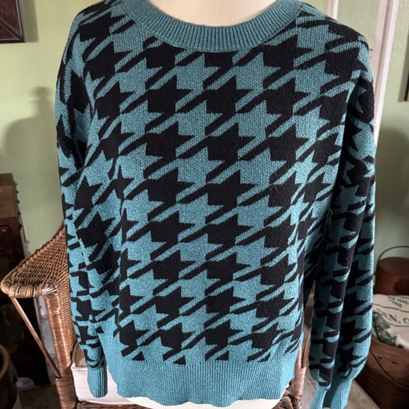 LOFT Sweaters - LOFT Houndstooth Sweater